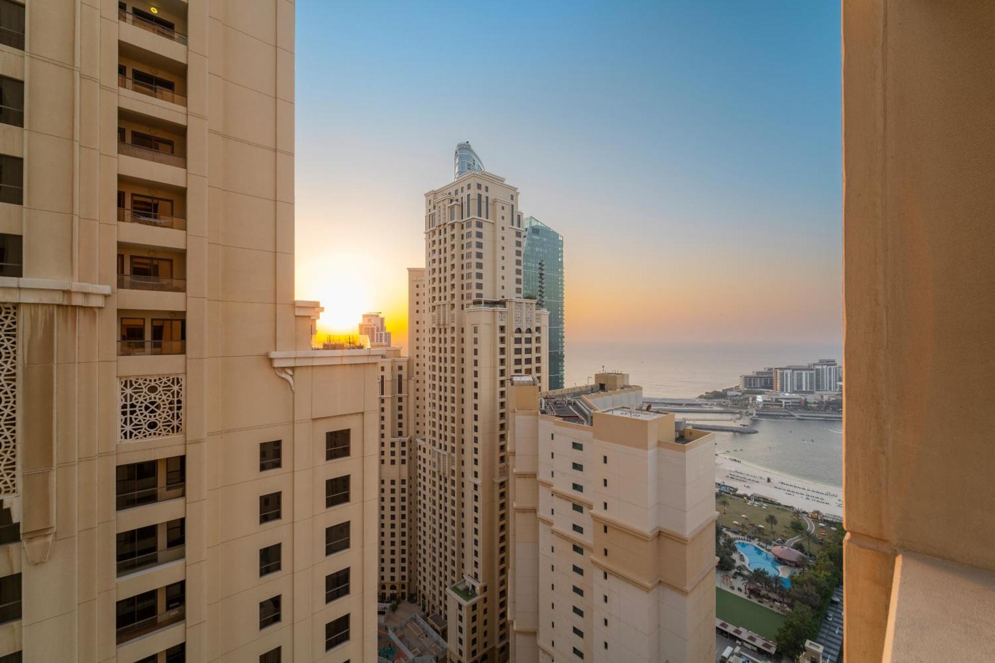 Elegant 2br With Seaview In Jbr L Walk To The Apartment Dubai